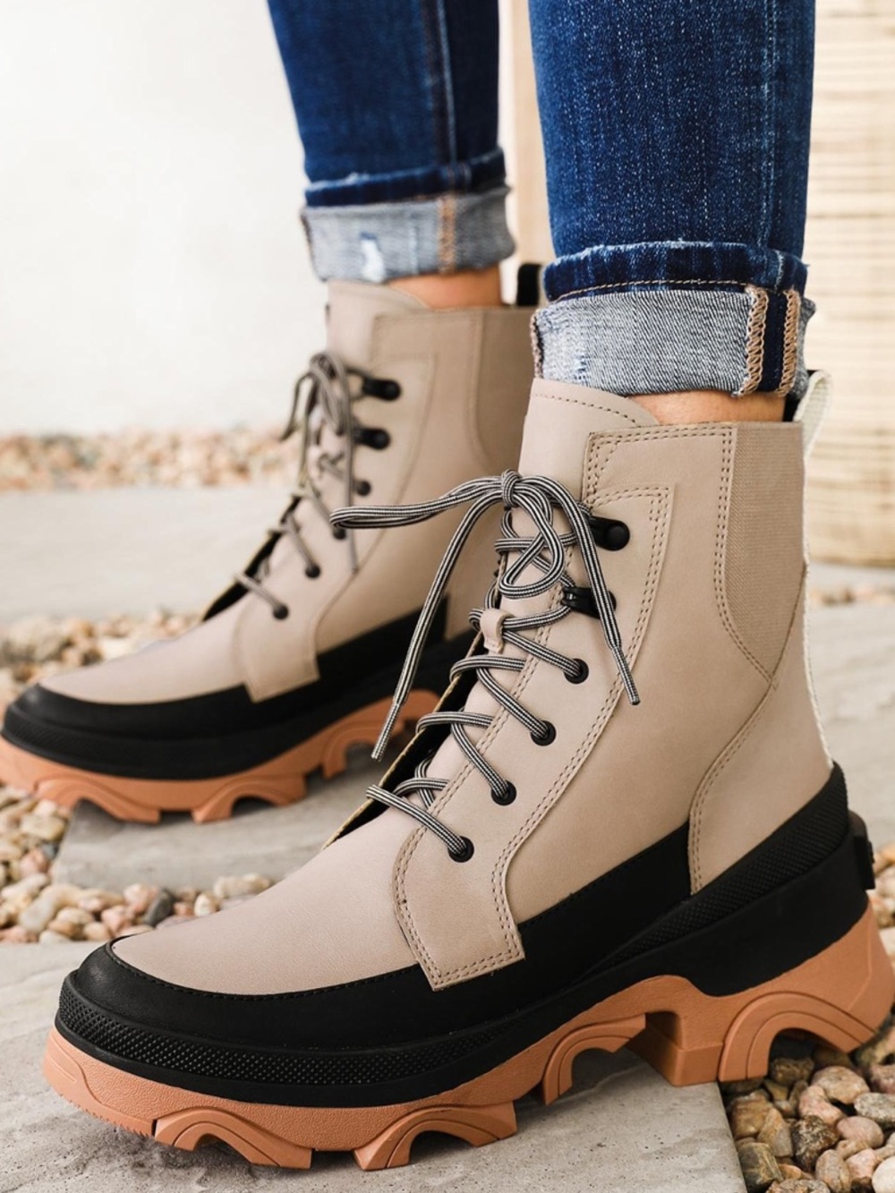 Sorel Brex Lace Up Lug Sole Hiking Boots in Sandy Tan & Black Size US 10